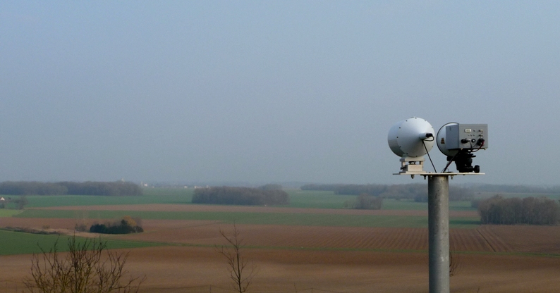 <p>Scintillomètre micro-onde sur le parcellaire agricole du bassin de l'Orgeval (France)</p>