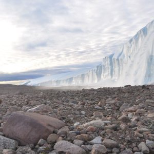 Un cratère d'impact ancien sous la glace du Groenland