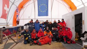 Un grand succès pour la troisième campagne du forage Beyond EPICA : la profondeur de 1836 m atteinte dans la calotte Antarctique