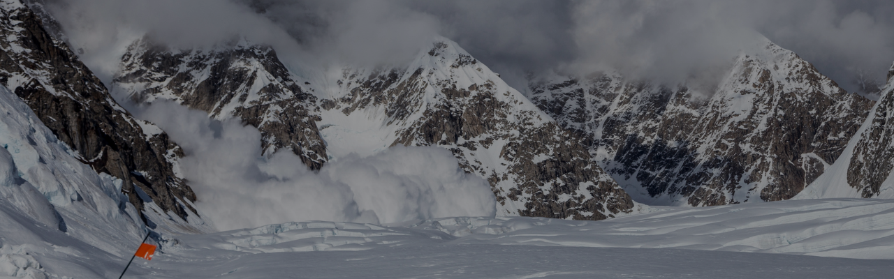 Avalanches : unlikely allies of glaciers
