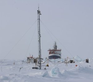 Un brise-glace dérive un an dans la glace afin de mieux comprendre le système climatique de l'Arctique