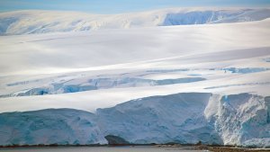 Une nouvelle carte du paysage sous l'Antarctique révèle des collines et chaînes de montagnes jusqu'alors inconnues